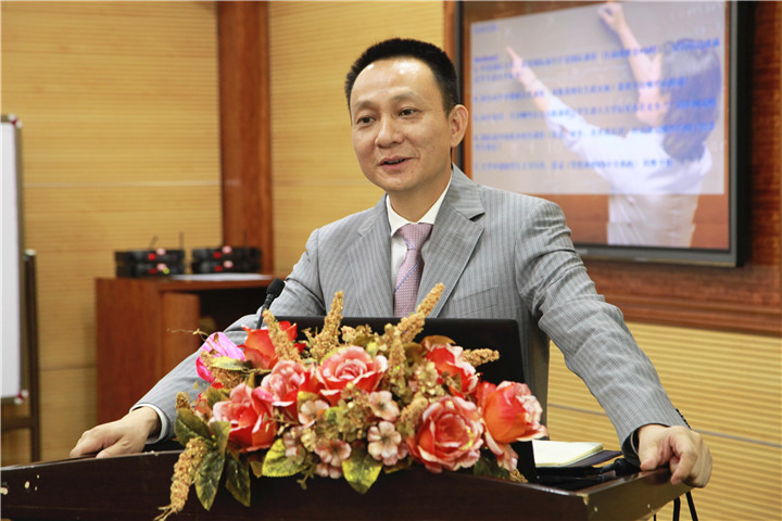 共享世界教育資源，培養(yǎng)國際精英人才