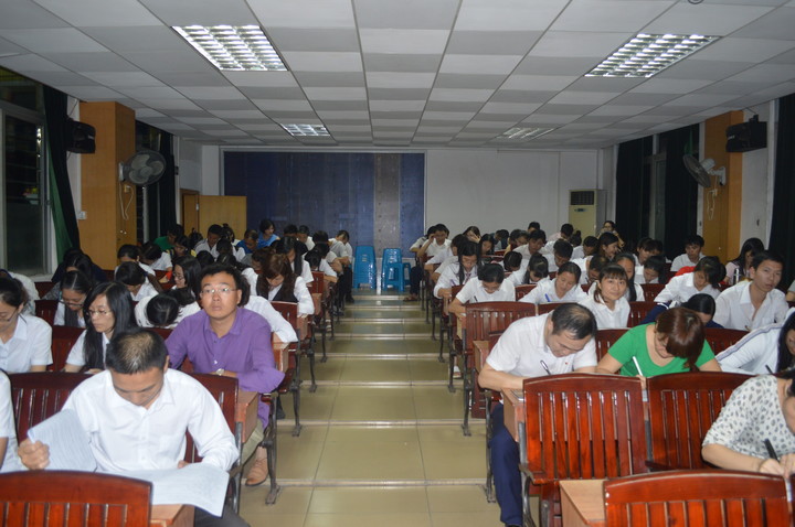 標(biāo)尚學(xué)校舉行教師簡筆畫、硬筆字基本功比賽