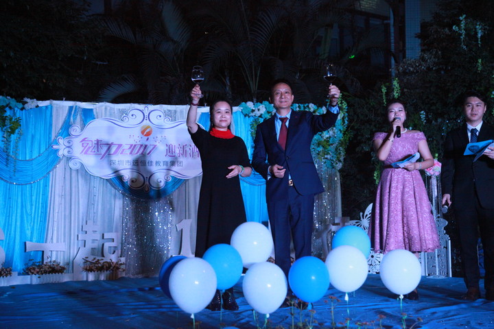 凝心聚力  贏得時(shí)間——擼起袖子，加油干！