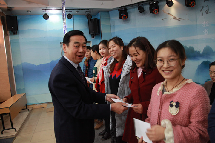 十萬獎金獎勵一線教師，凝心聚氣開啟新的征程