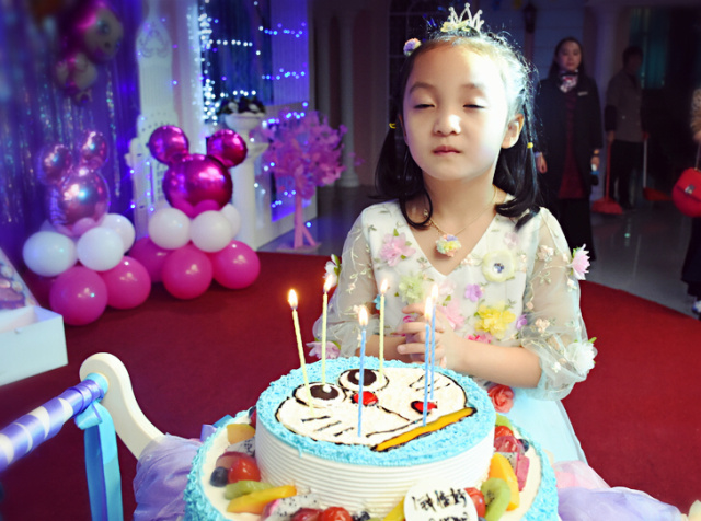 鐘佳妤小朋友，六周歲生日啦??！