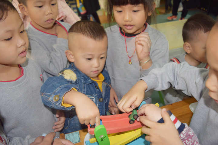 小小的手兒，大大的愛 ——少年宮小寶寶到公明二幼觀摩體驗啦