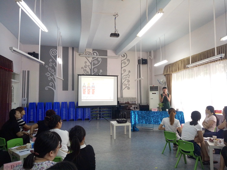 “家園攜手，共同擔(dān)當(dāng)”——溪山幼兒園第七屆家長委員會第一次會議