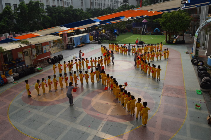 創(chuàng)佳績，健身體 ——公明二幼早操比賽活動報(bào)道