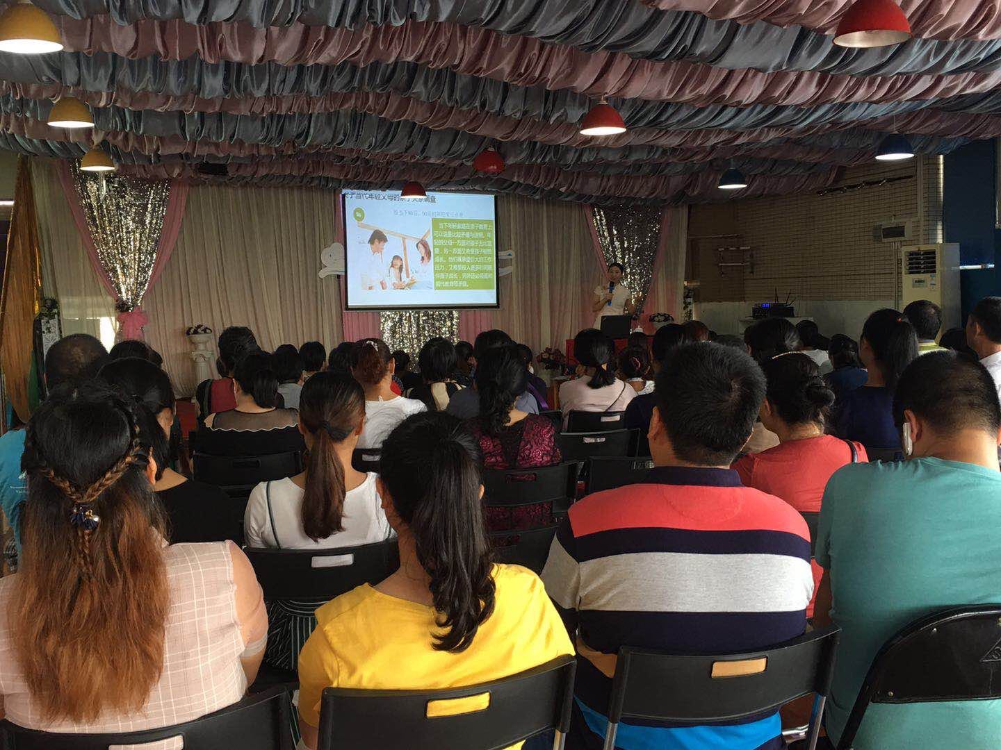 80后、90后育兒遇困擾  育兒專家現(xiàn)場支大招