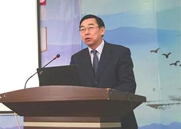 卜祥林校長為干部、教師進行課堂教學(xué)全員培訓(xùn)