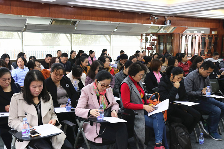  干部學(xué)期述職，陽光民主測評——學(xué)校期末干部民主測評工作扎實(shí)開展