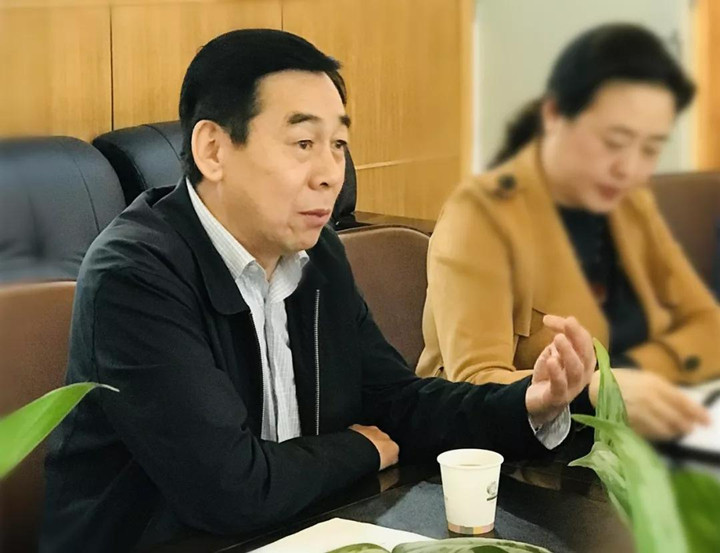 我校教育國際化特色建設(shè)迎來“區(qū)中小學(xué)特色教育實(shí)驗(yàn)學(xué)?！表?xiàng)目中期檢查