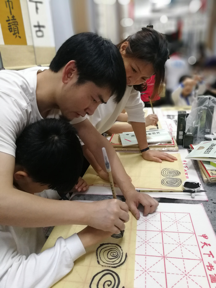 親子同練，家校共建，龍華中英文“家長(zhǎng)社團(tuán)”有聲有色