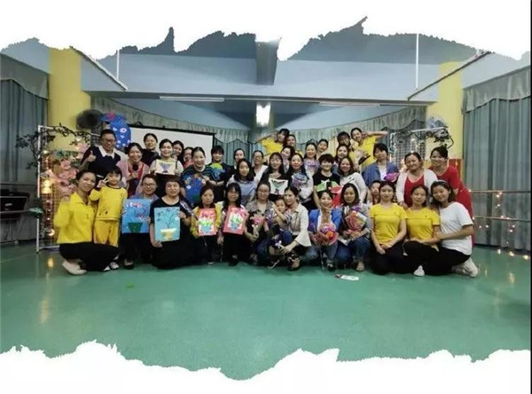 《感恩相伴?攜手同行》碧水龍庭幼兒園2019家委會暨母親節(jié)慶?；顒? title=