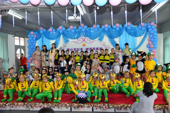 愛心手拉手，相伴共成長
