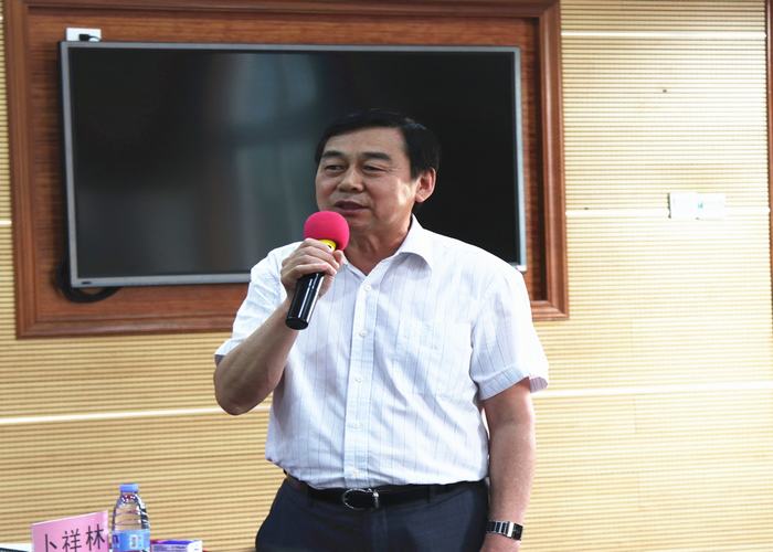 專家引領(lǐng)，以研促教，促進(jìn)學(xué)校優(yōu)質(zhì)發(fā)展——我校區(qū)級三項課題開題暨一項課題結(jié)題報告會如期舉行