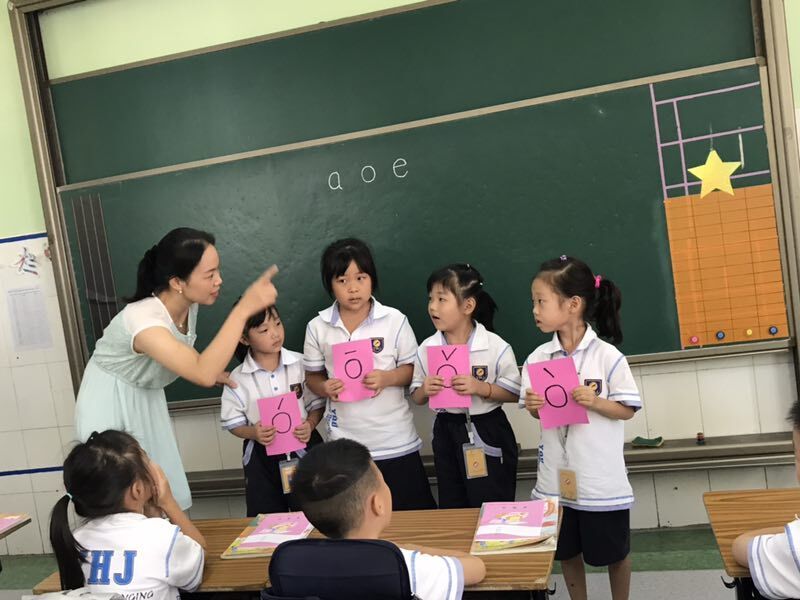 落實(shí)“兩個(gè)常規(guī)”，實(shí)施“青藍(lán)工程” ——小學(xué)低年級段語文學(xué)科教研重實(shí)訓(xùn)