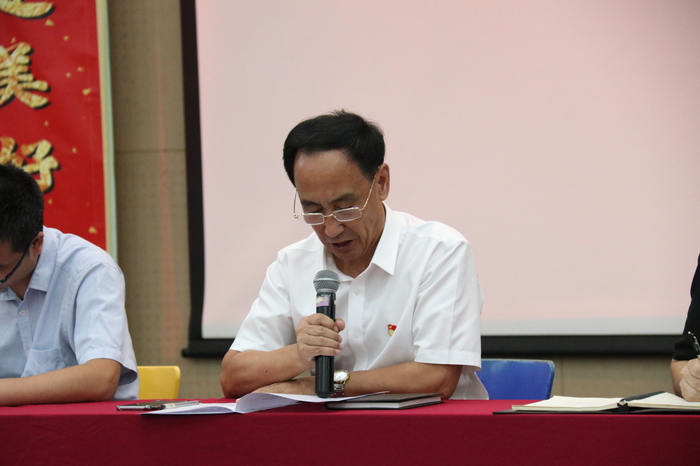 快訊：學(xué)校召開第二次全體干部、教師大會(huì)， 進(jìn)行師德、“創(chuàng)文”、安全等方面培訓(xùn)