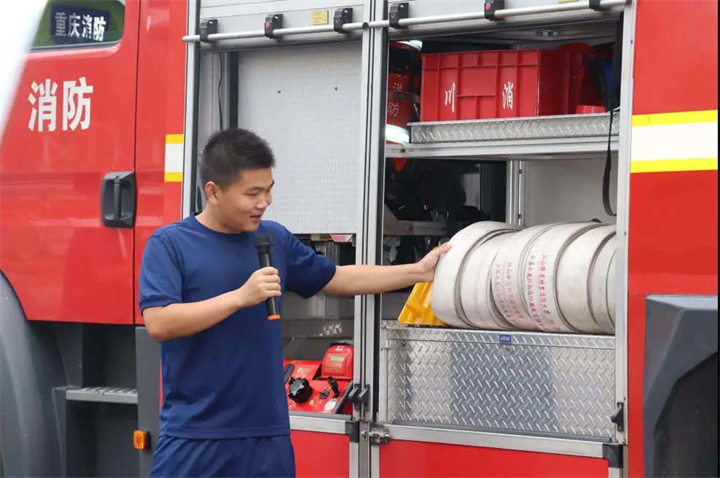 消防“童”行，致敬“火焰藍”