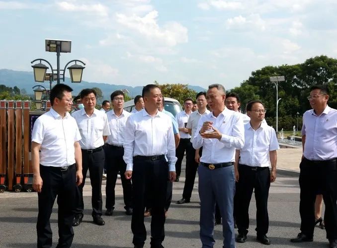 劉小強書記率領(lǐng)區(qū)領(lǐng)導(dǎo)集體調(diào)研遠恒佳學(xué)?！P(guān)注教育、關(guān)心教育、支持教育