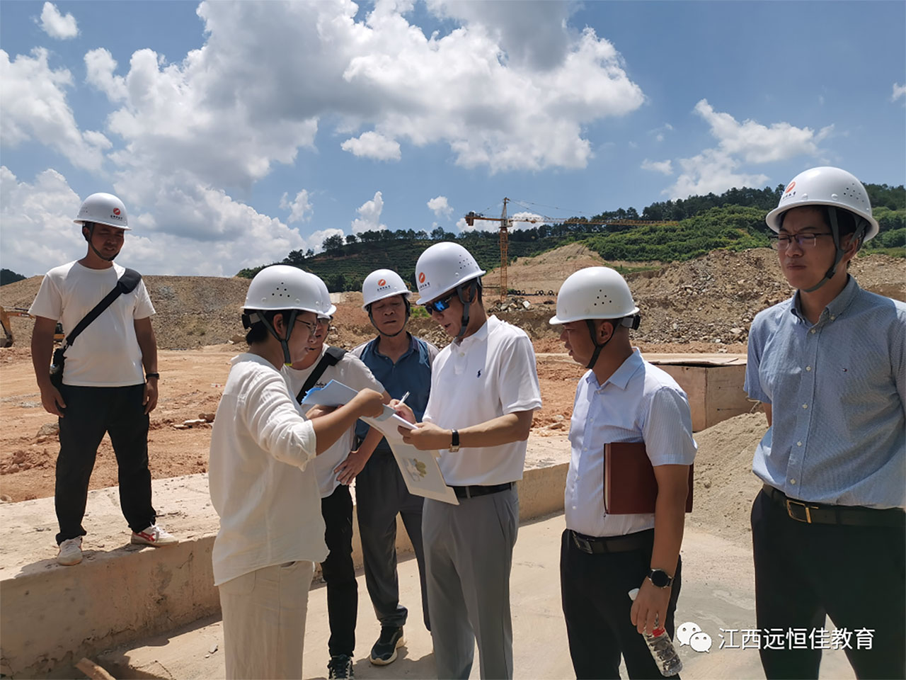 抓細節(jié) 重質量 促進度｜集團董事長到安遠施工現(xiàn)場視察指導
